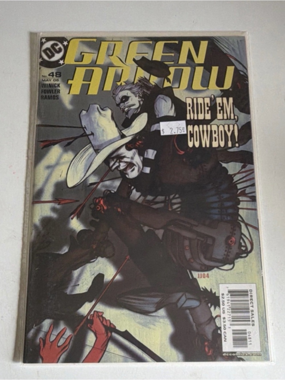 DC Green Arrow Comic Cover — Black, Yellow, Cream Artwork
